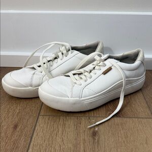 Dr. Scholl’s Time Off White Faux Leather Casual Sneakers